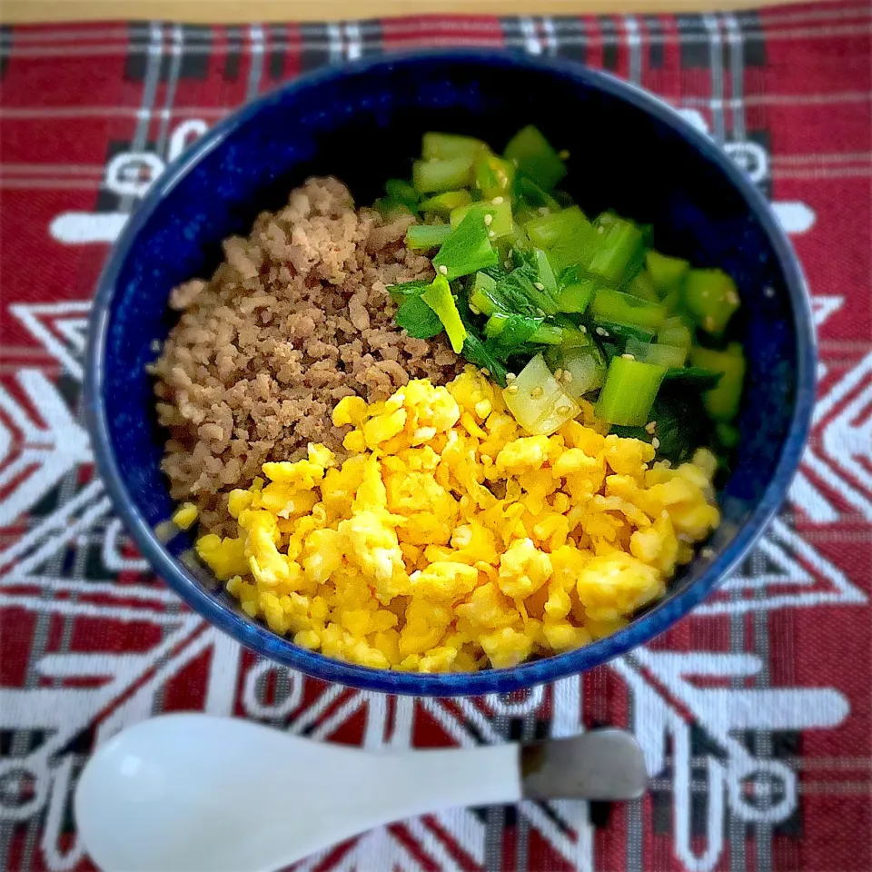 三色丼|ツインうさぎさん