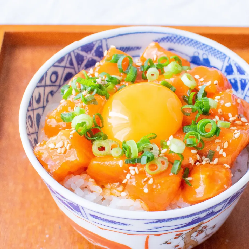 液体塩こうじで♪塩こうじサーモンユッケ丼♪﻿|ハナマルキさん