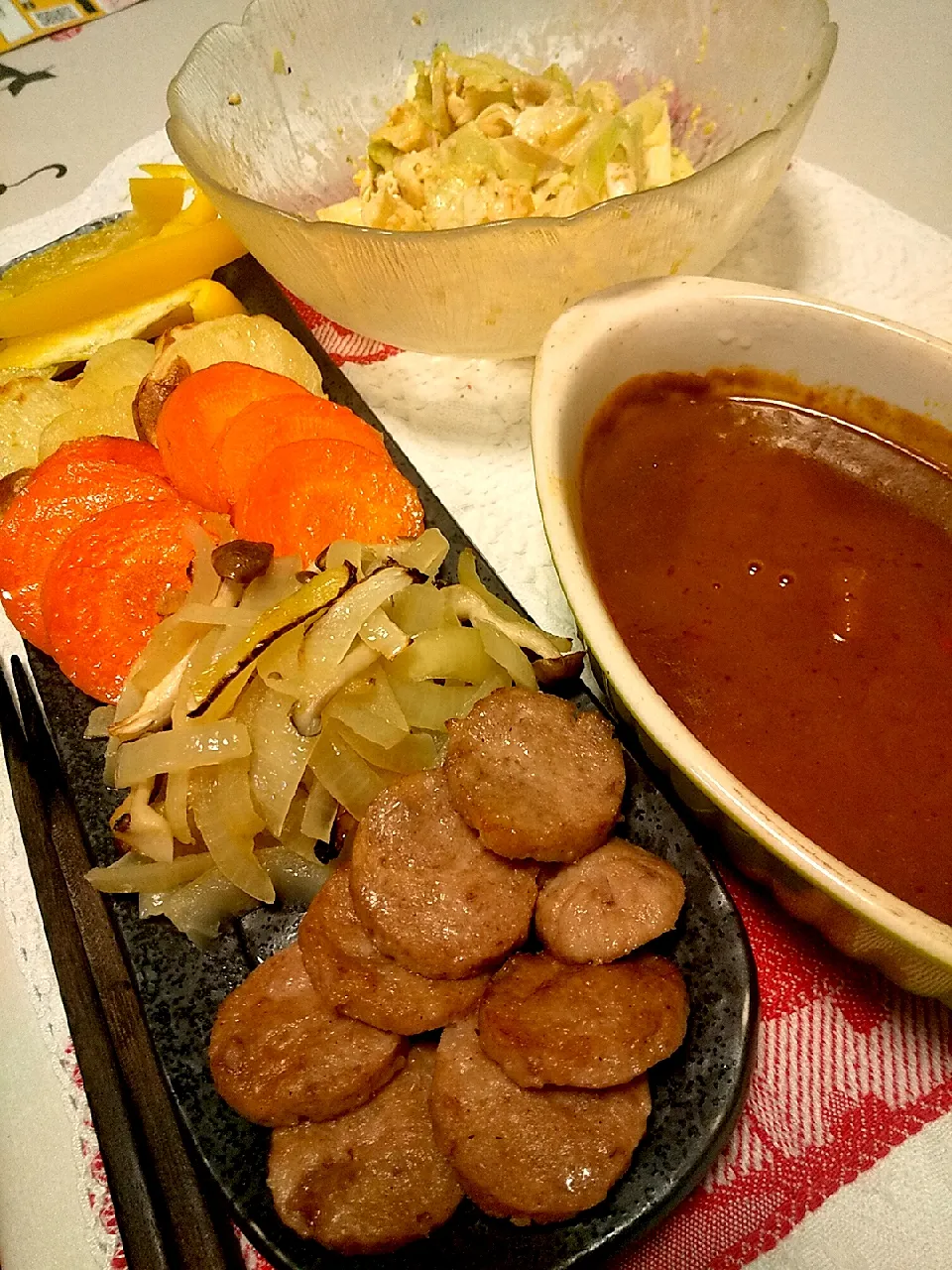 Snapdishの料理写真:今日の晩御飯
※レトルトカレーのグリル焼きディップ
※キャベツとゆで卵のサラダ
※焼酎ハイボール|れあMIXさん