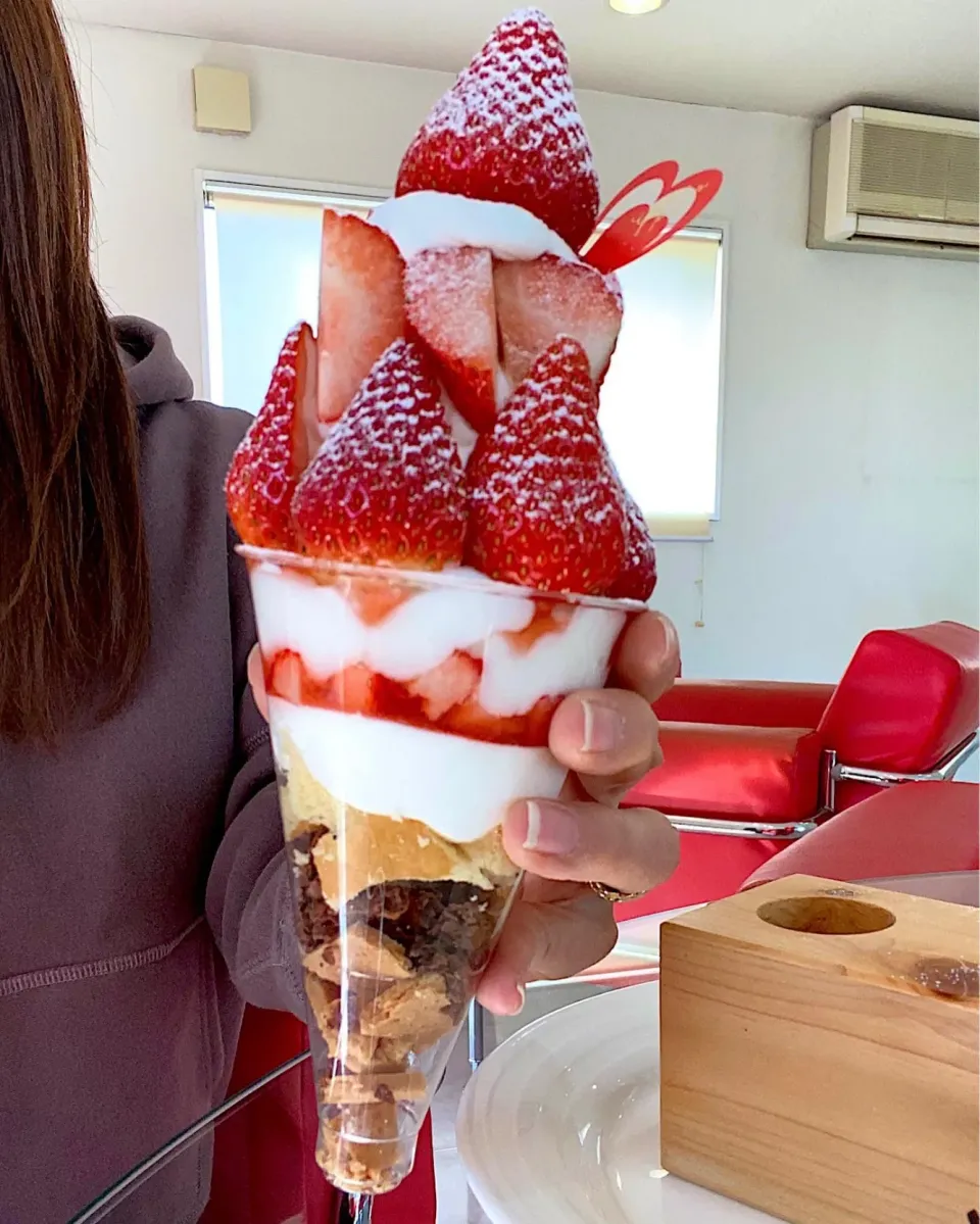 Snapdishの料理写真:ゆめのか苺パフェ🍓|ゆかりさん