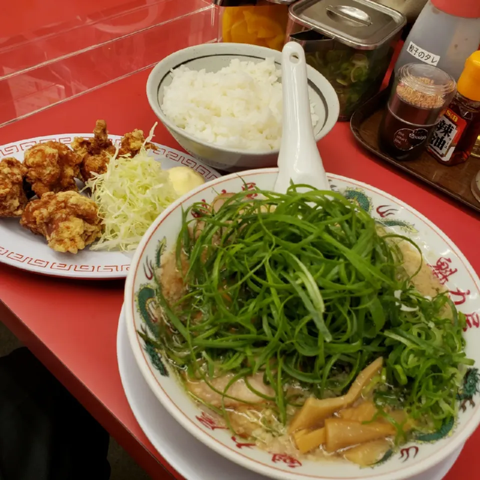 Snapdishの料理写真:特製醤油 九条ねぎラーメン　唐揚げ定食|haru1204jpさん