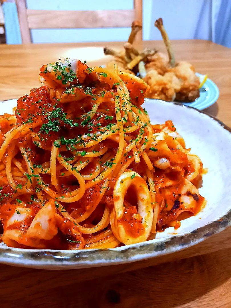 イカのトマトパスタとチューリップの唐揚げ|ナオミさん