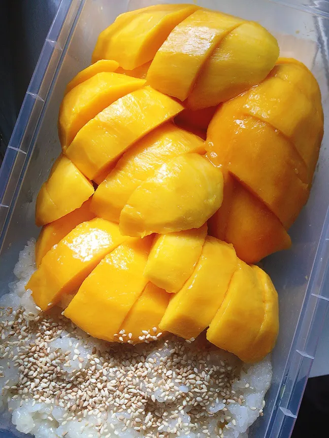 Mango sticky rice. ข้าวเหนียวมะม่วง|Popさん