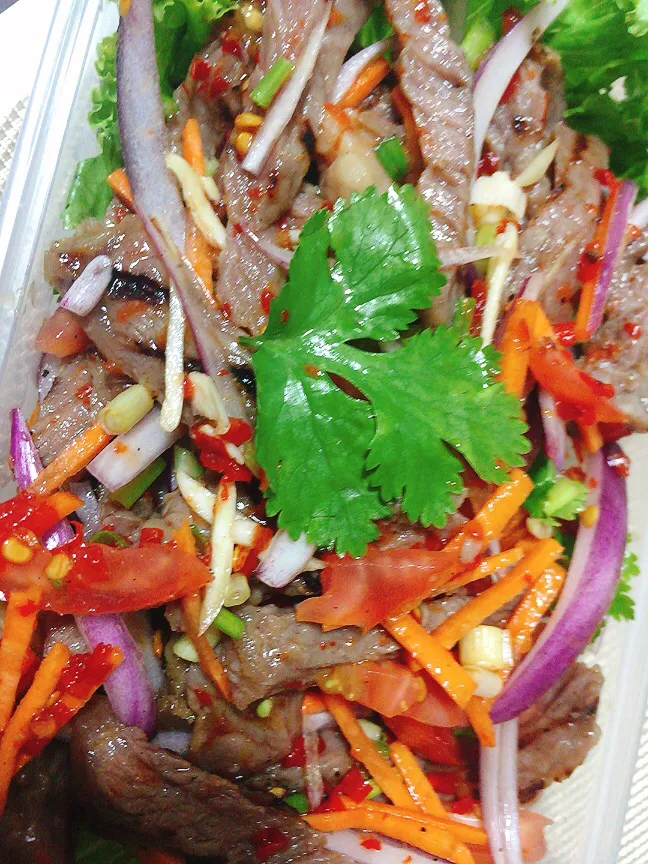 ยำเนื้อย่างThai grilled beef salad.|Popさん