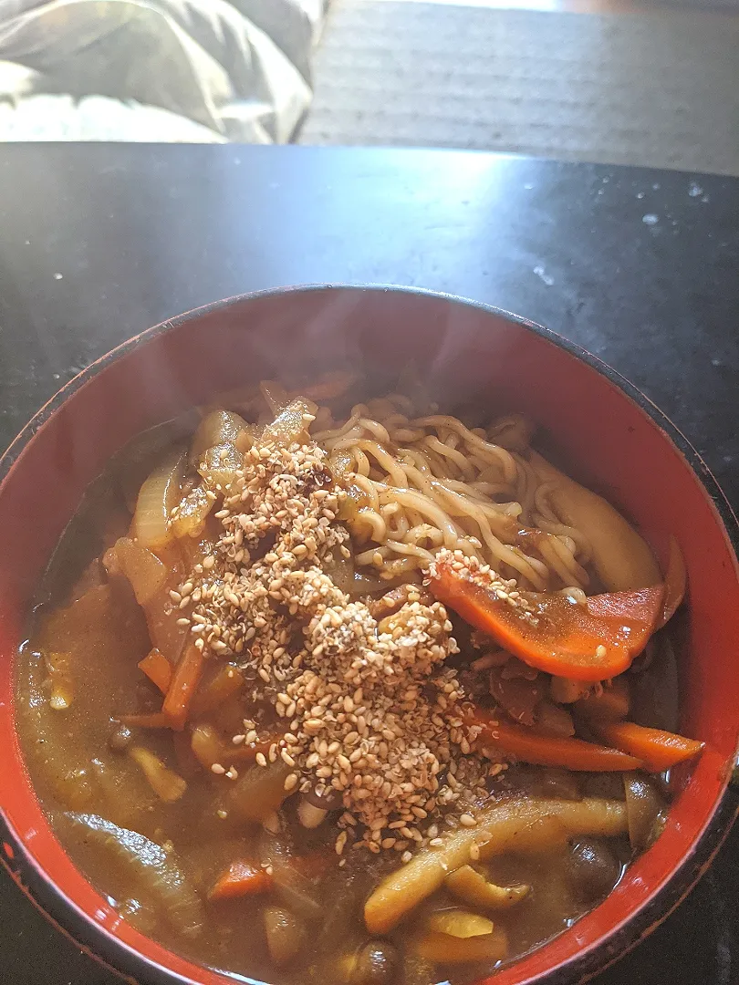 夜勤明けカレーラーメン（カップはあるがインスタント・生麺にはない）を作りました下さい|Tarou  Masayukiさん