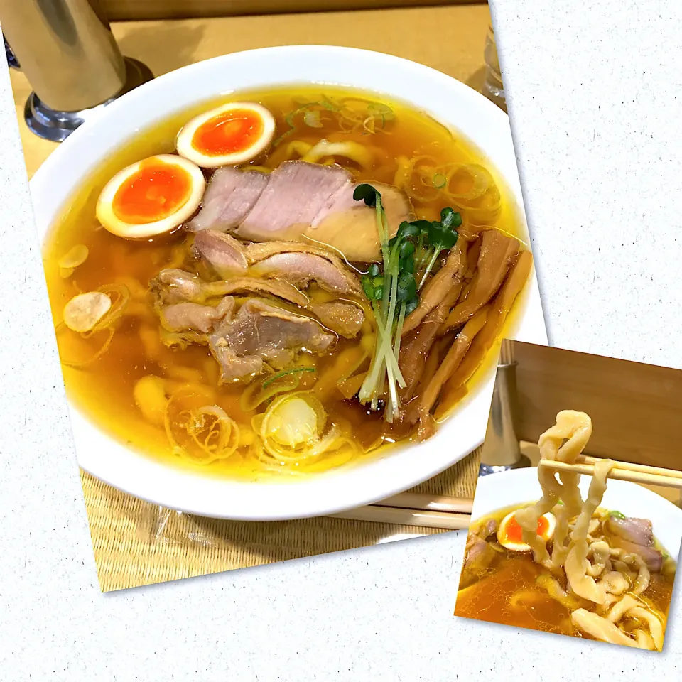 Snapdishの料理写真:親鶏中華そば味玉付き@綾川(恵比寿)|yoooochanさん