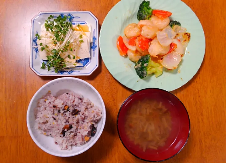 Snapdishの料理写真:１月１６日　エビマヨ　中華風とうふ　きのこのスープ|いもこ。さん