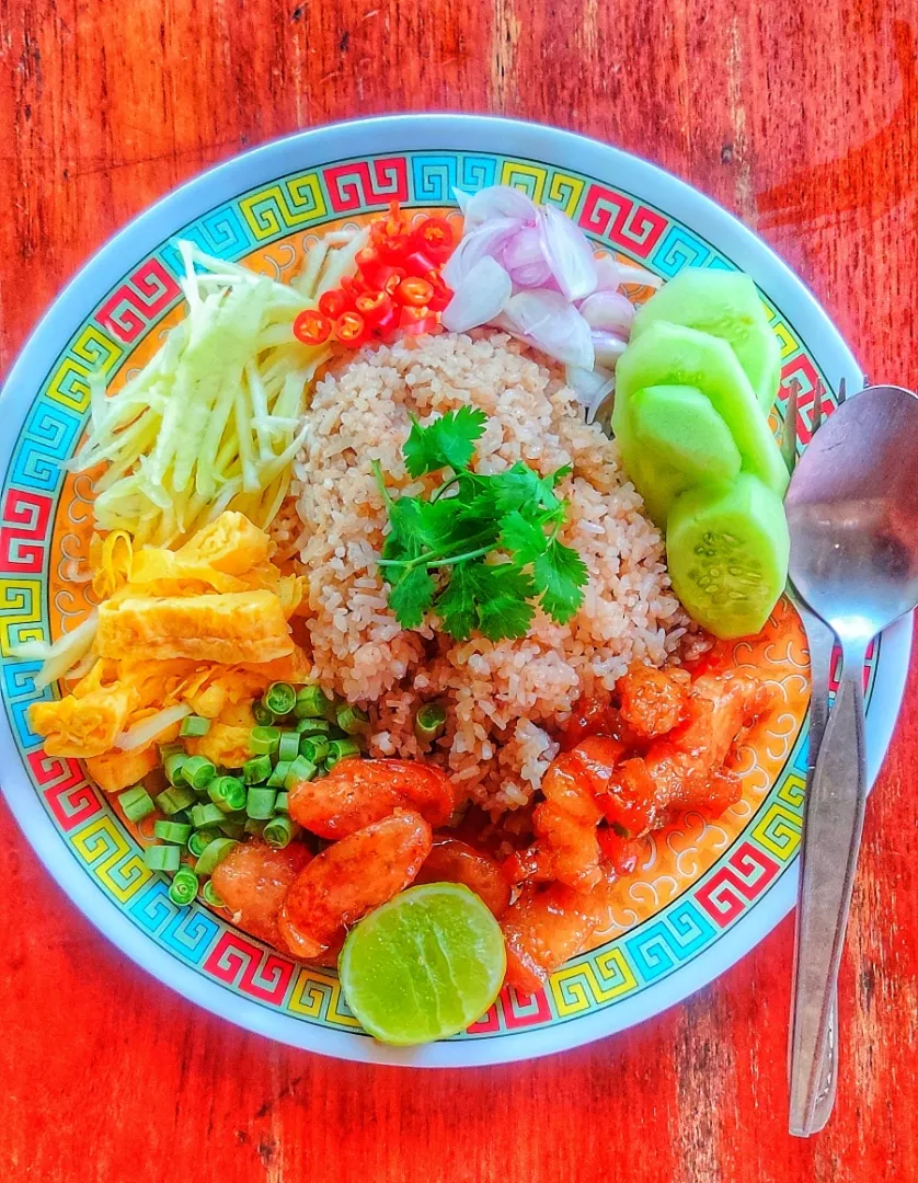 Khao kluk kapi (Shrimp Paste Fried Rice)🍴|Napasorn Chilly Prikさん