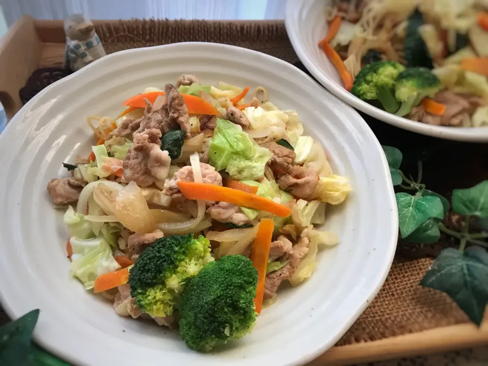 からあげビールさんの料理 ガッツリスタミナ♡にんにくネギ塩豚焼きそば風←|まなまな♡さん