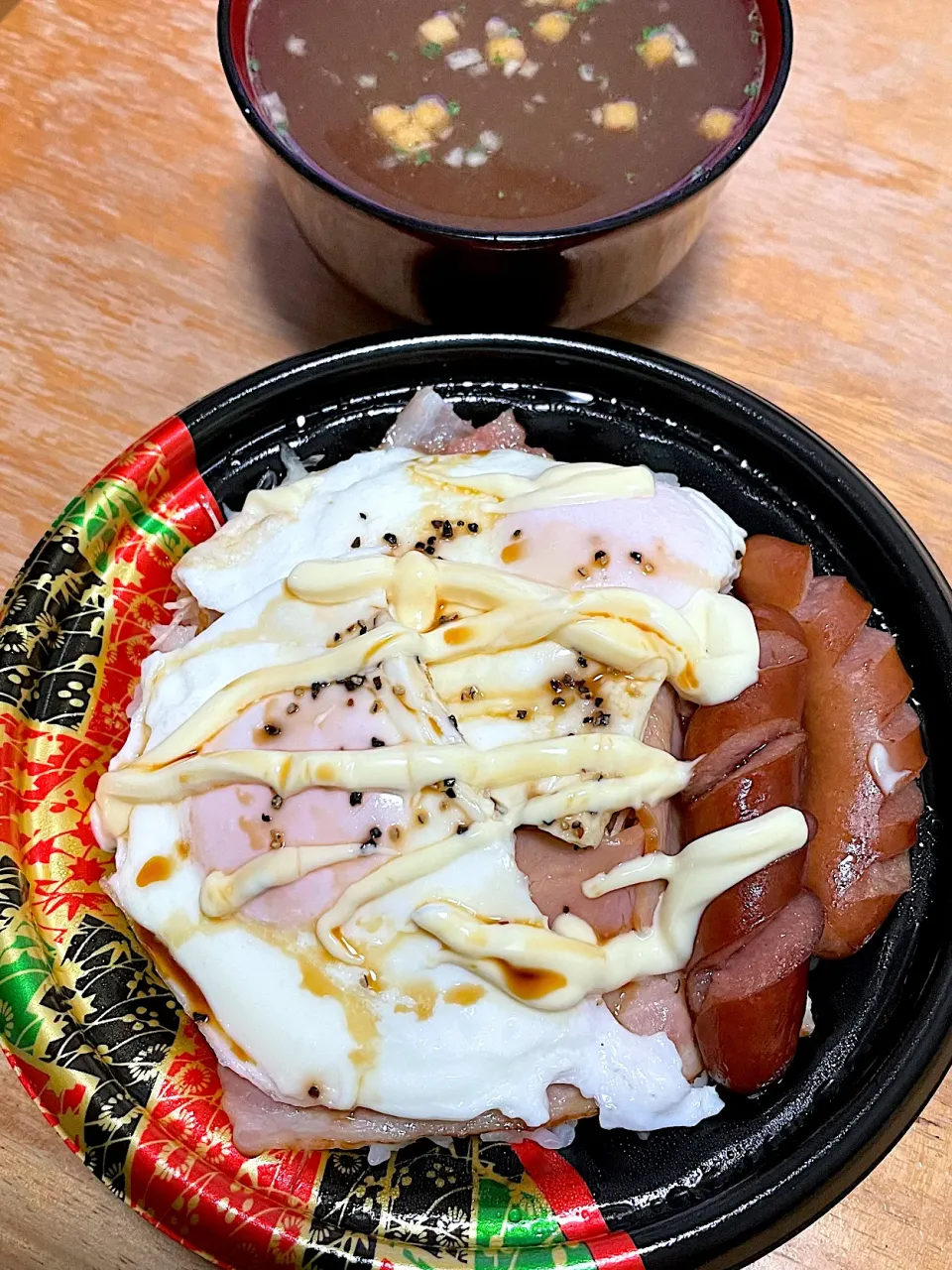 ベーコン🥓エッグ🍳丼🍚|るみおんさん