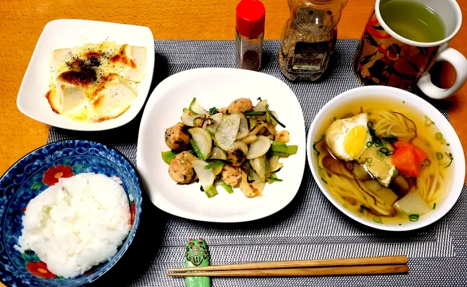 Snapdishの料理写真:カブと鳥だんご炒め|starさん