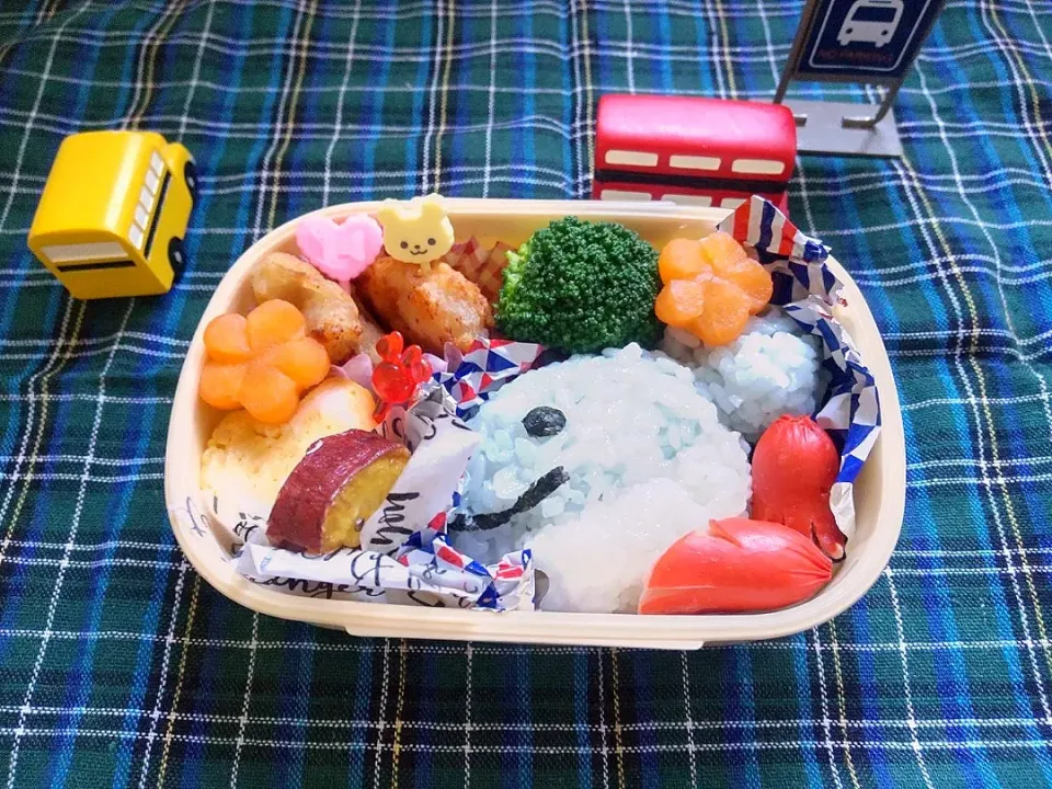 Snapdishの料理写真:クジラさん弁当|花ママさん