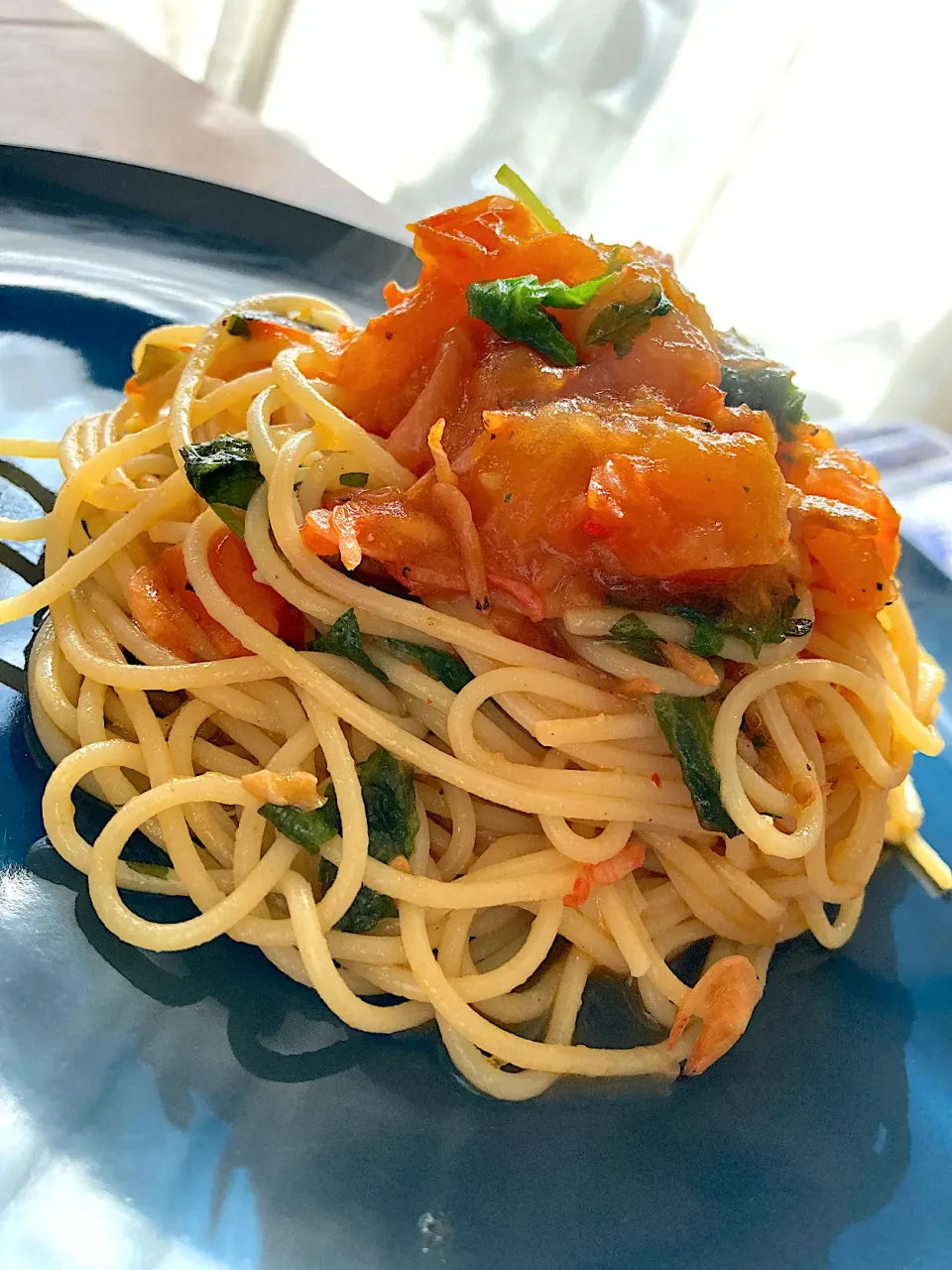 フレッシュトマトと桜エビと大葉のスパゲッティ😋🍝💕✨|アイさん