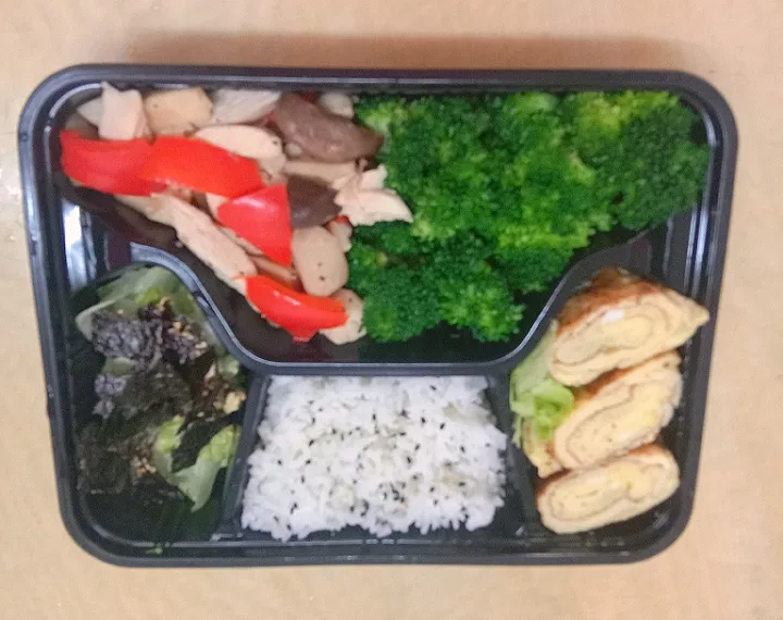 Healthy Lunch Box
健康便當 吃出健康
#low carb high protein
#less oil #less salt #less sugar
#no processed food
#eathealthy 
#eatclean|steady chanさん