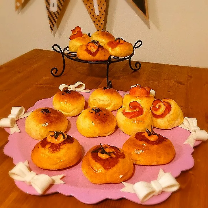 Snapdishの料理写真:おうちベーカリー🎵
チョコパン🥐めんたいマヨ🥐ハムパン|シャビーちゃんさん