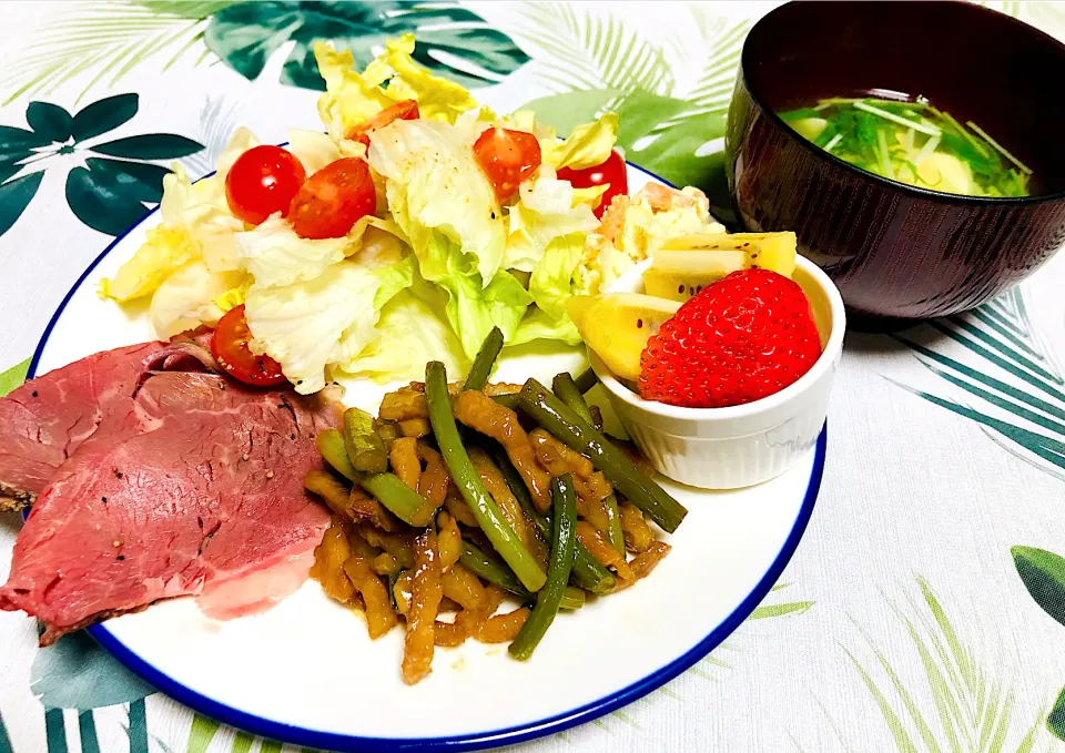 今日はお惣菜も混じえた手抜き…水菜とお豆腐ののお味噌汁はとても美味しかった＼‪❤︎／|とうかさん