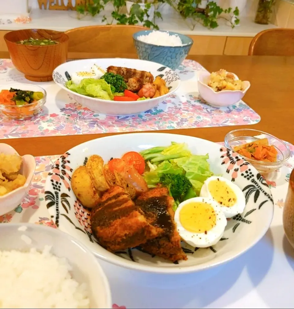 今日の夕食はメンチカツ☆
サイドメニューはマッシュポテトと小松菜と人参の和え物です。|yuriさん