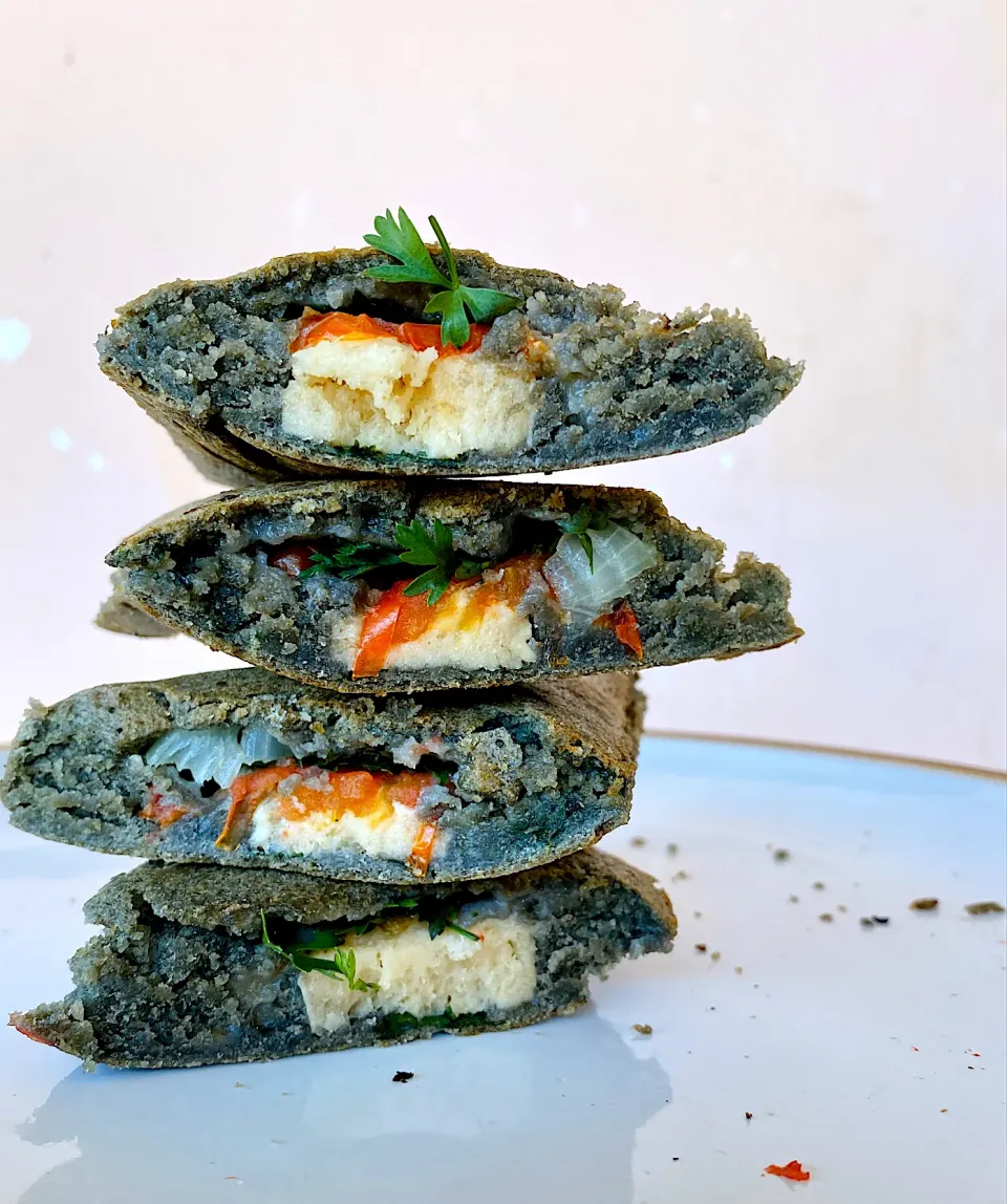 Snapdishの料理写真:Hemp Charcoal Brown Rice Hot Sandwich|Uguisu Sabouさん