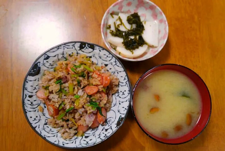 １月１９日　蕪の葉炒飯　蕪のがごめ昆布漬け　なめことわかめのお味噌汁|いもこ。さん