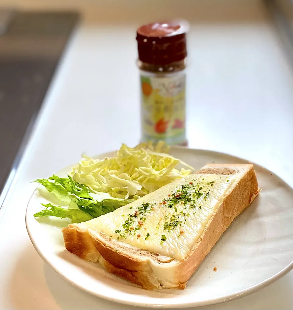 手作り食パンで海老塩トースト|かっちゃん杉さん