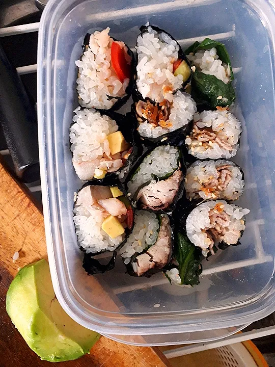 巻寿司の３種盛り弁当🍱(タイ、サバ、豚肉)|たんごたんごさん