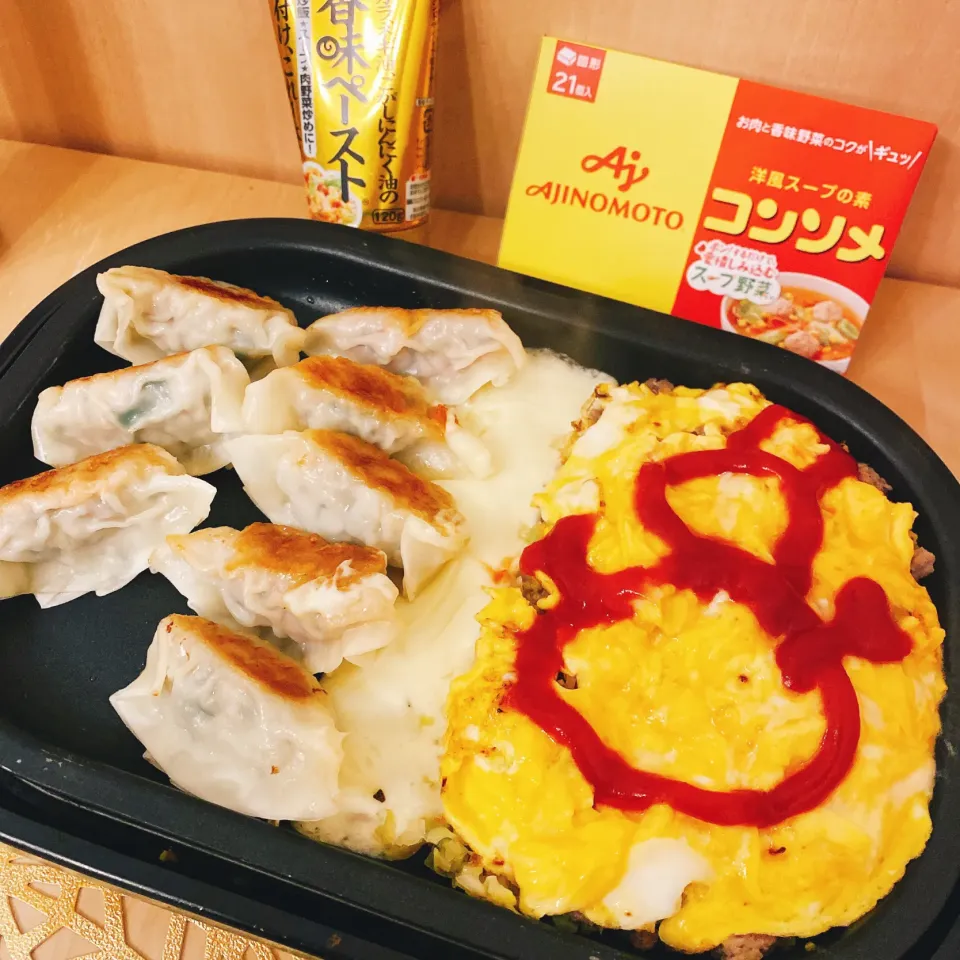 Snapdishの料理写真:餃子🥟vsオムレツ🥚|ぴらこさん