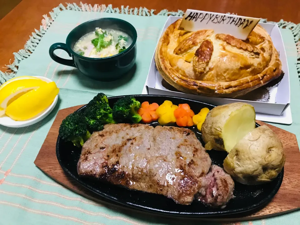 Snapdishの料理写真:「息子の誕生日ステーキ🥩」|バシュランさん