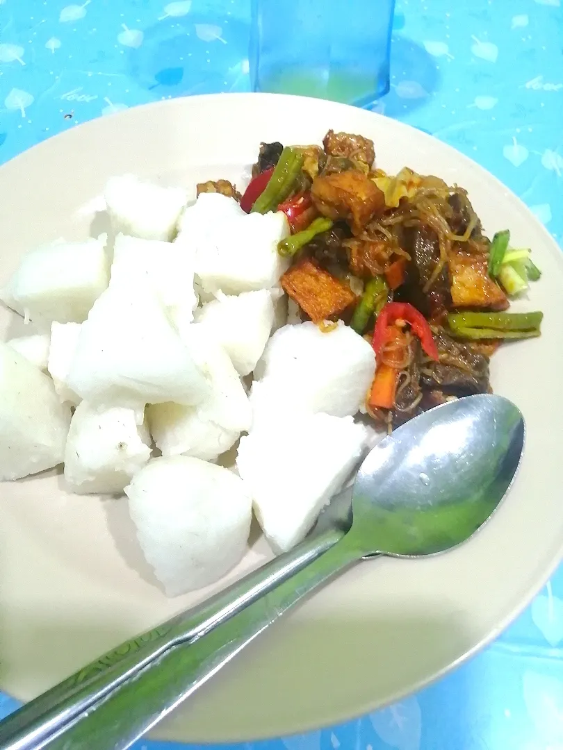 Ketupat dan sambal goreng jawa|Idah Ishamさん