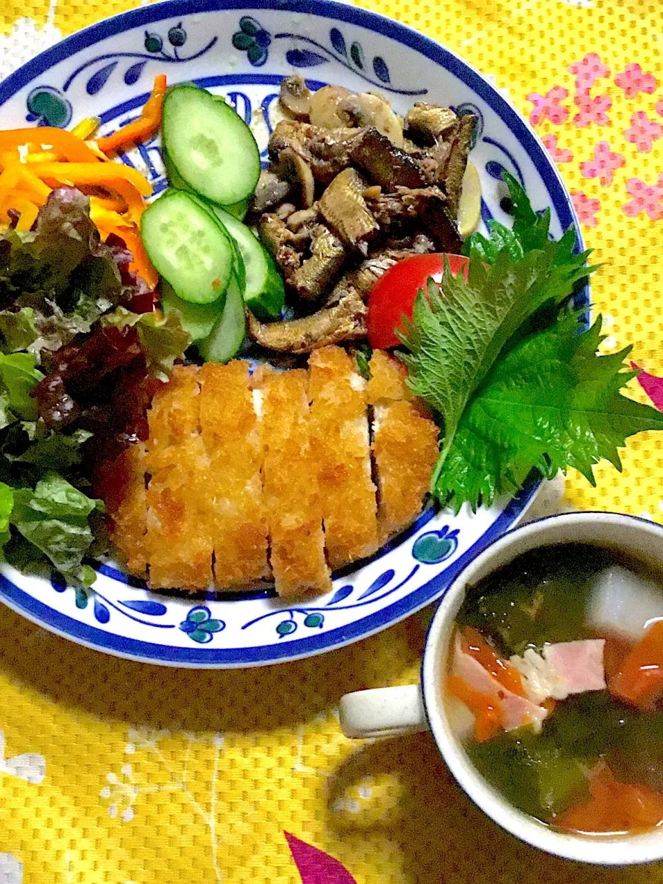 豚カツ　サラダ🥗　マッシュルームと鰯のソテー　ベーコン🥓スープ|掛谷節子さん