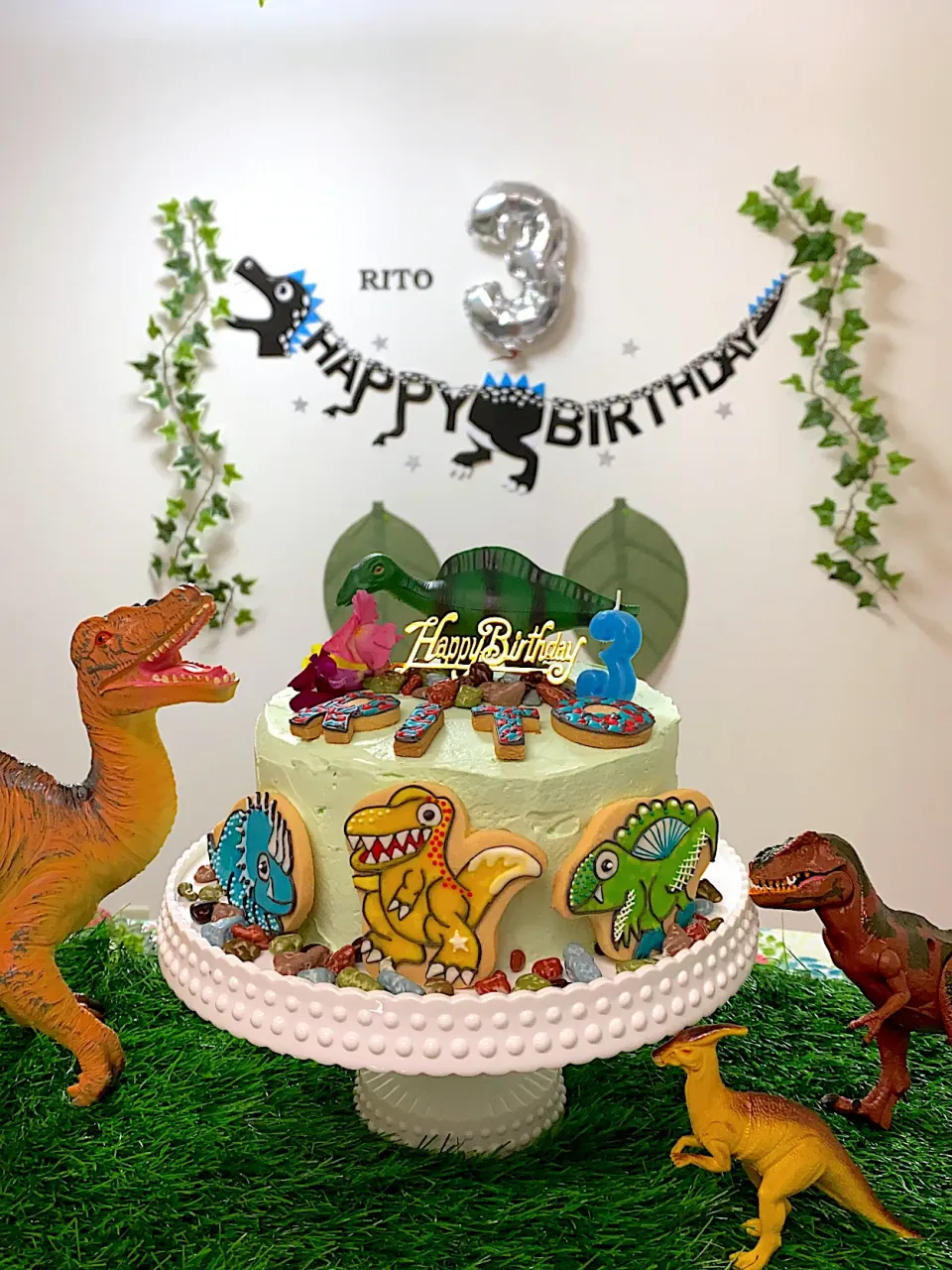 恐竜好きな孫ちゃんにお誕生日ケーキ|アパッチさん