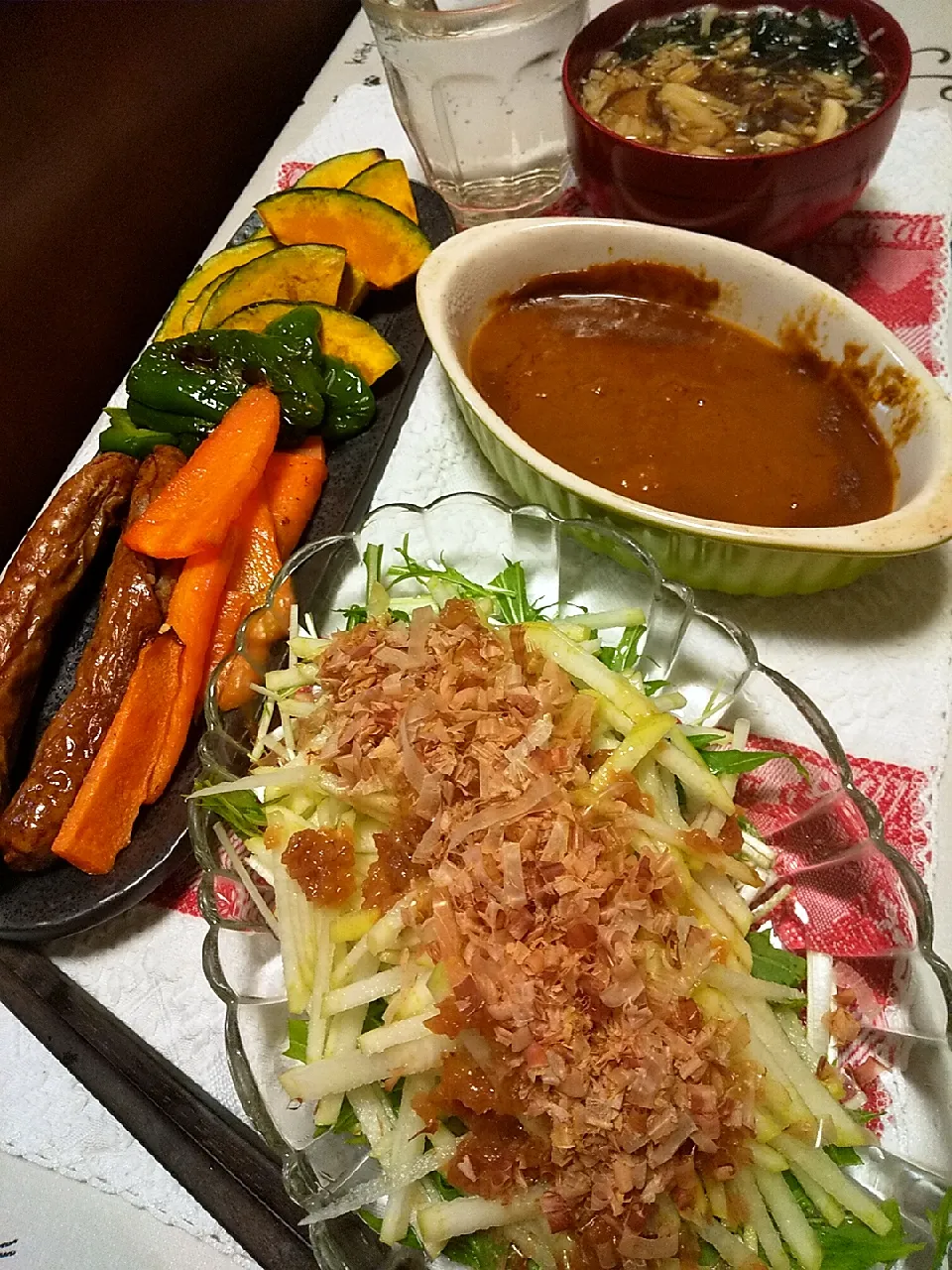 今日の晩御飯
※居酒屋風大根サラダ梅ドレッシング
※グリル焼き野菜のカレーディップ
※きのことワカメのお味噌汁
※焼酎ハイボール|れあMIXさん