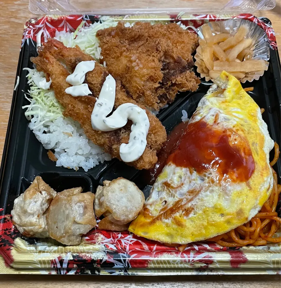 全力飯　オムナポリタン海老チキンソースカツ弁当|るみおんさん