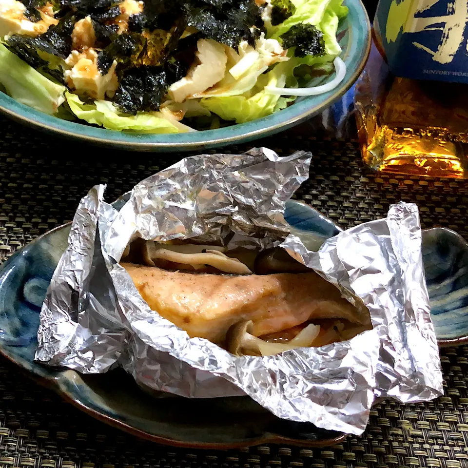 Snapdishの料理写真:#男飯、鮭のホイル焼きとまたまたチョレギサラダ🥗|ちゃちゃ💐さん