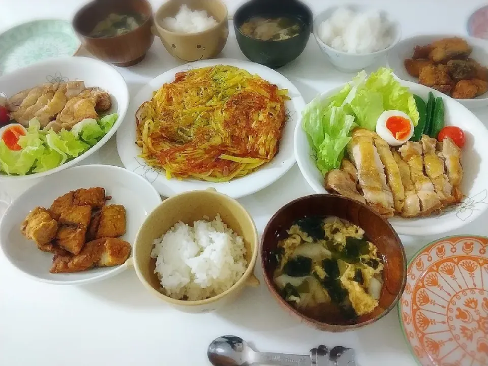 夕食(*^^*)
バター醤油チキンソテー&サラダ
ベーコンチーズのじゃがいもガレット
サバのカレー竜田揚げ
ワンタンスープ(卵、ワカメ)|プリン☆さん