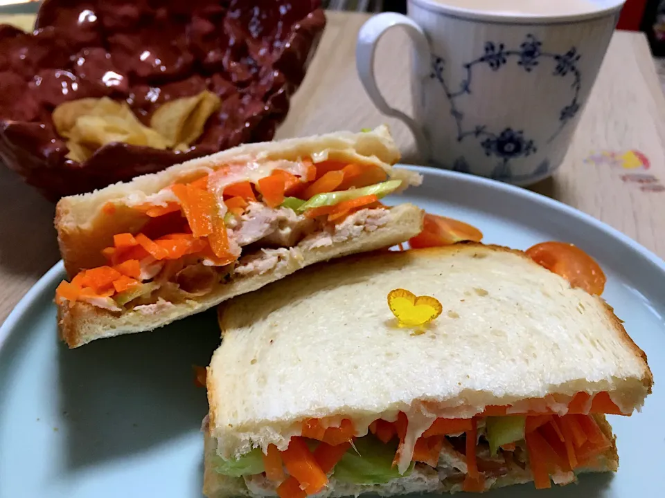 Simple lunch with Bahn Me sandwich|PeachPieさん