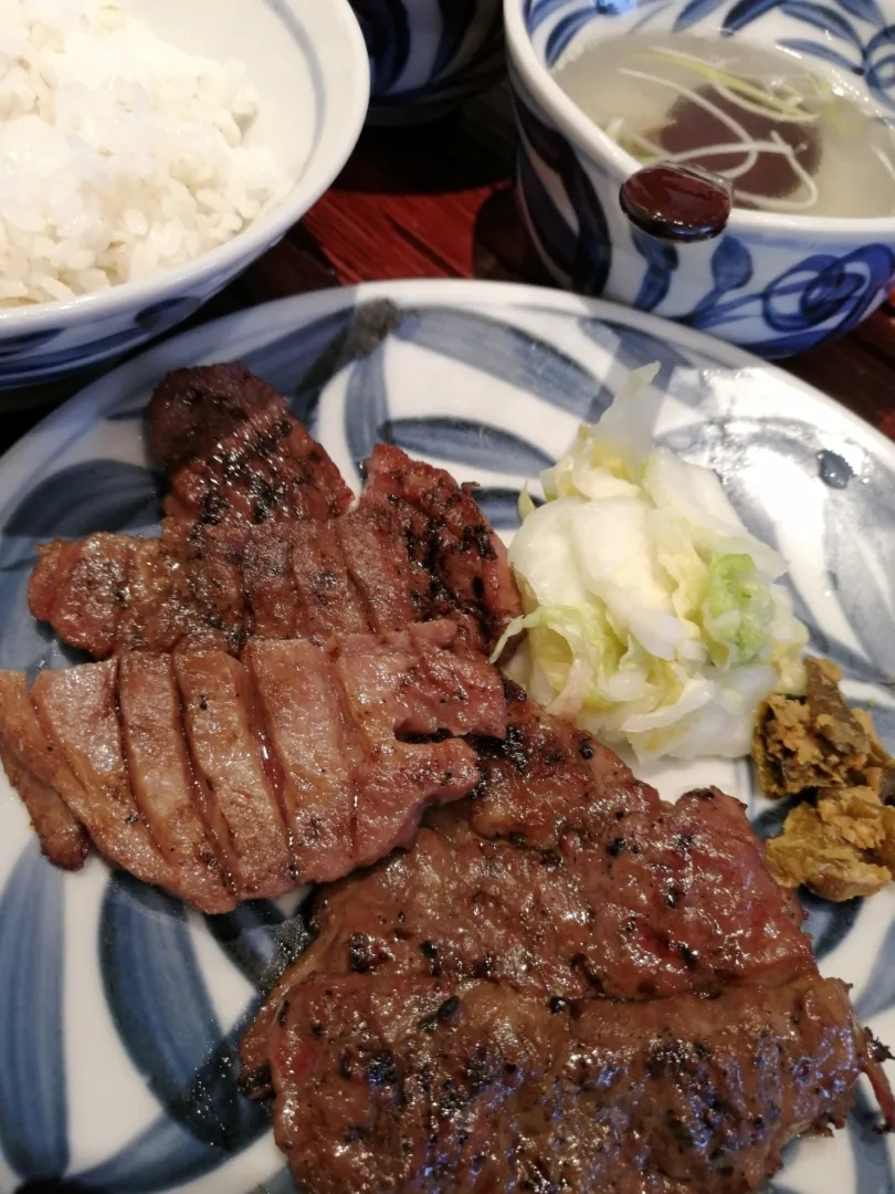 牛タンとハラミ　焼きですね🎵|ビトウィーンさん