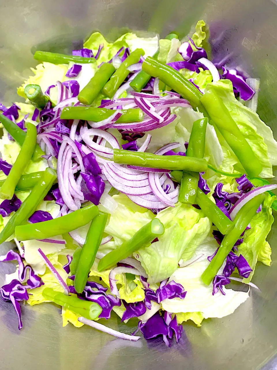 Snapdishの料理写真:紫キャベツと玉ねぎが入ったサラダ🥗|シュトママさん