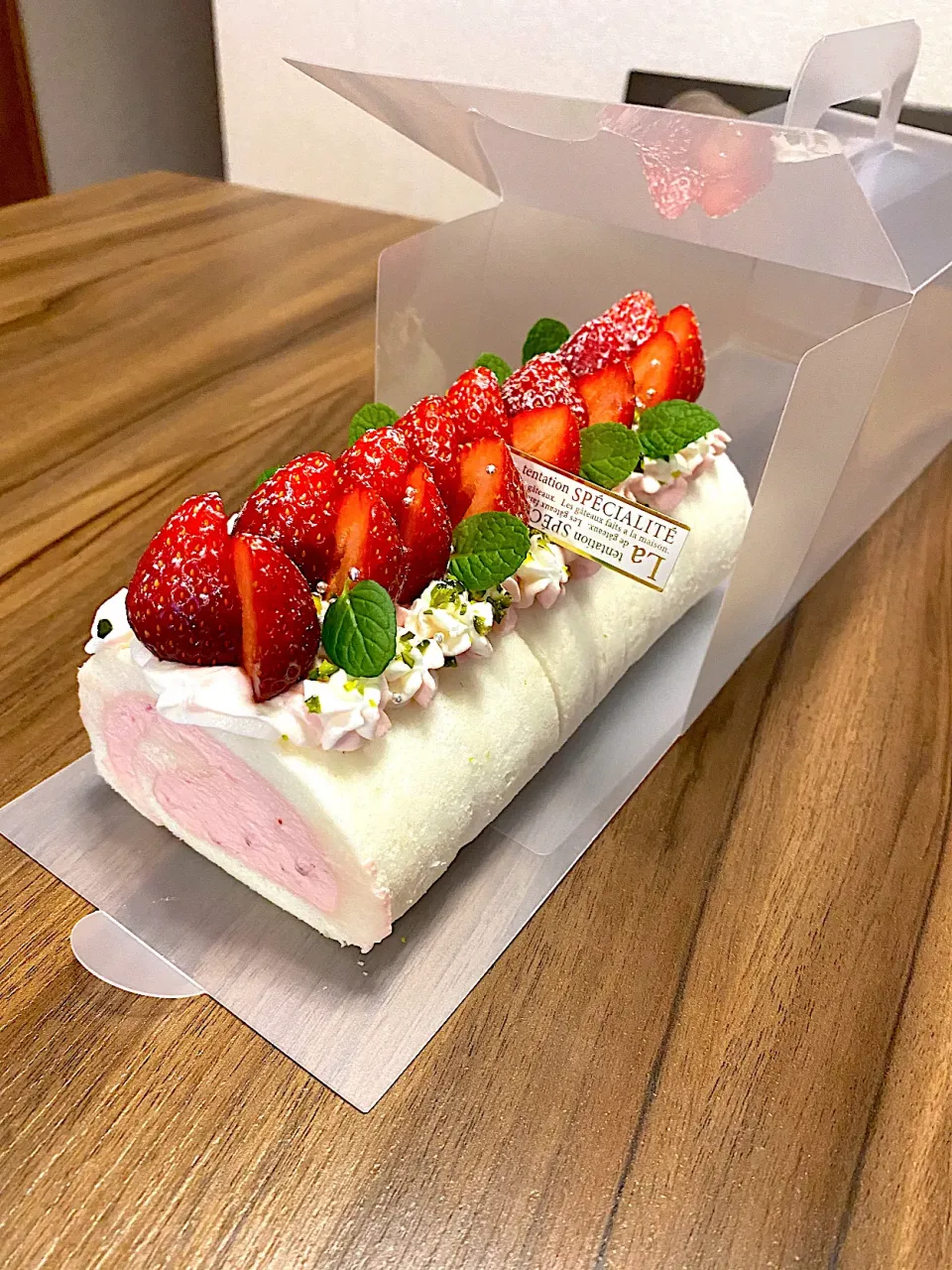 いちごのロールケーキ|つくねさん