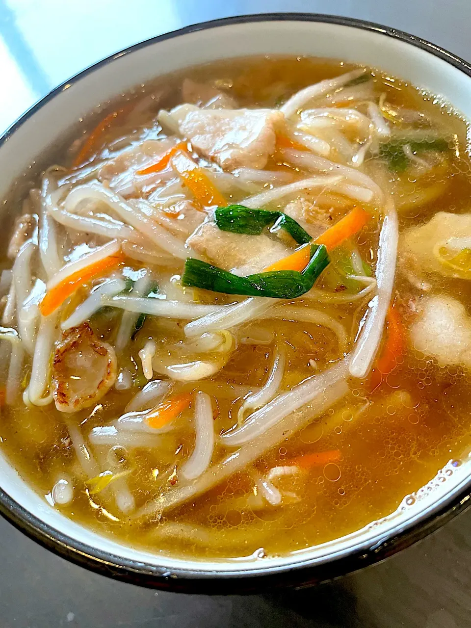 今日は朝から冷たい雨。寒いのでサンマーメン食べてあったまろう！|Tomyさん