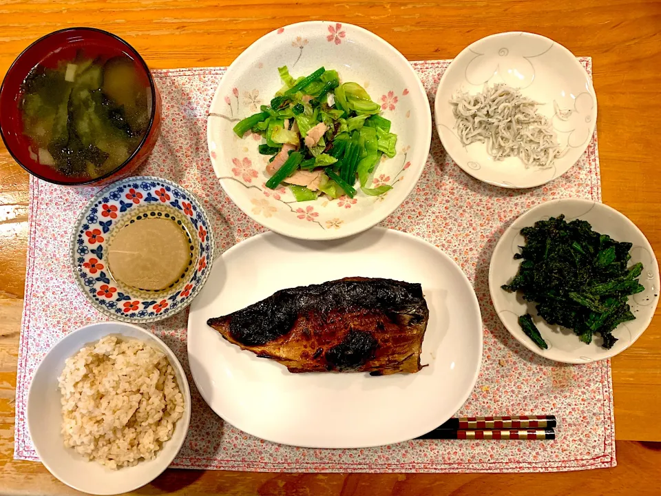 塩サバ焼きました+野菜も食べよう！|マムサムモアさん