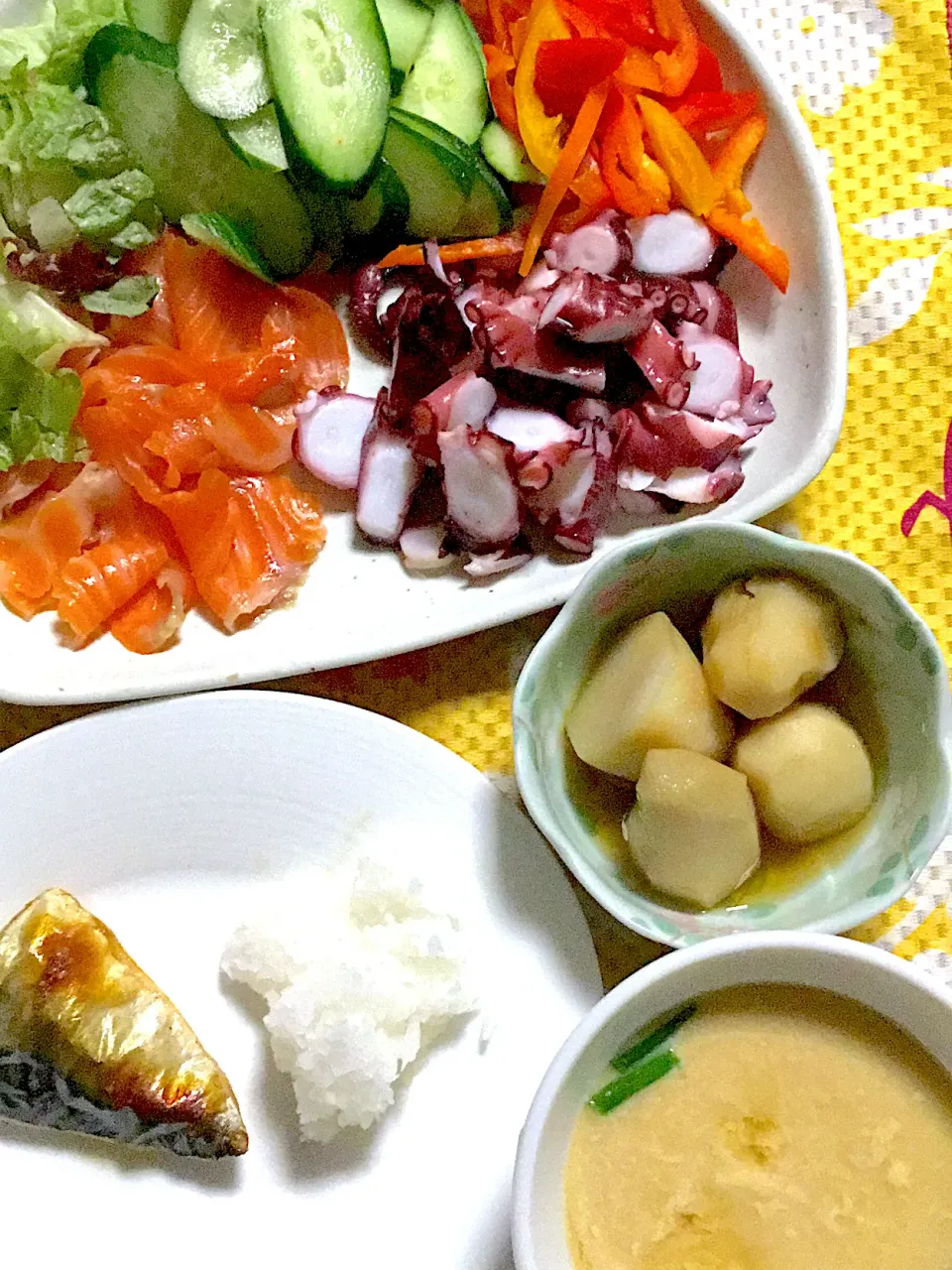 焼き塩鯖　小田巻蒸し　里芋の煮物　梅酢タコ🐙スモークサーモン|掛谷節子さん