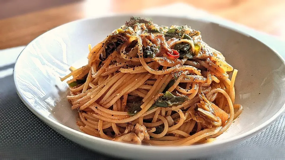 舞茸とネギのトマトパスタ〜🍝
の昼ごはん✨|kaz(*･ω･)さん