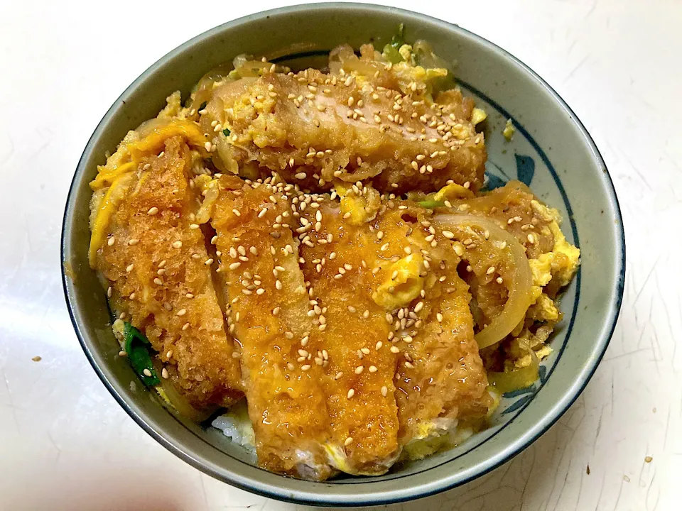 Snapdishの料理写真:卵とじカツ丼|utayataさん