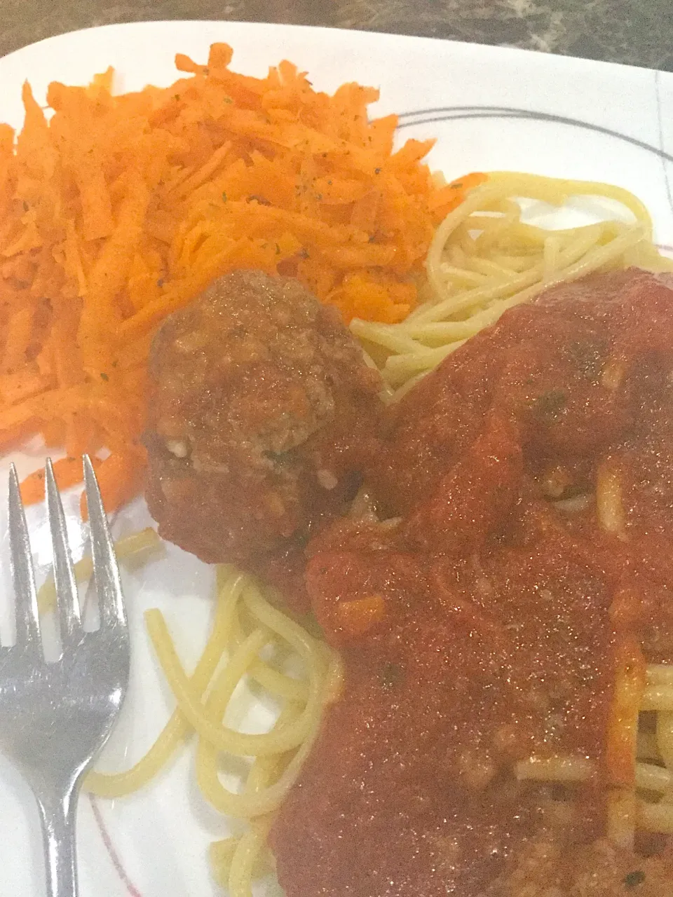 Snapdishの料理写真:Spaghetti with meatballs and carrot salad|ninja kittyさん