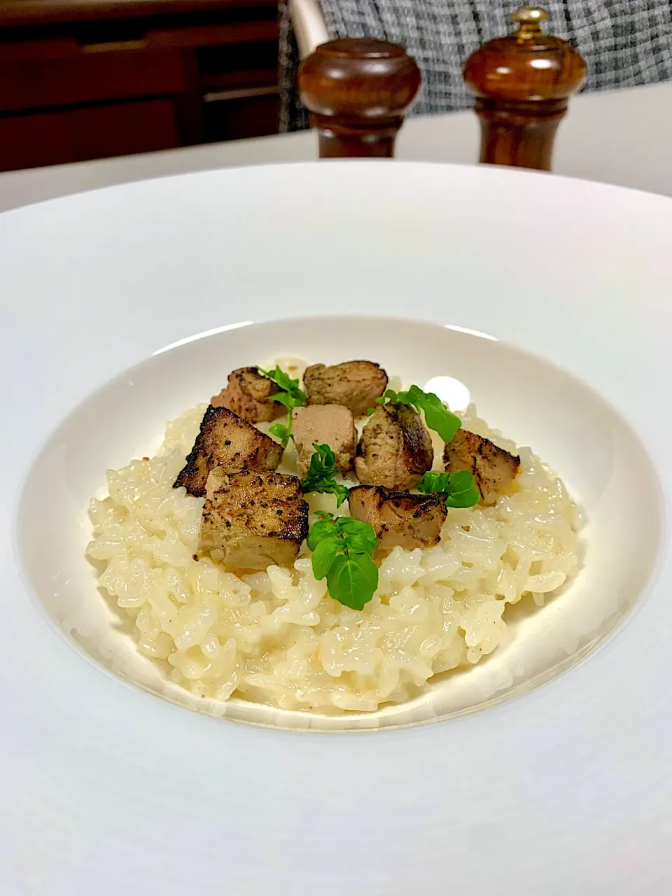 Snapdishの料理写真:Parmesan white wine risotto with sautéed foie gras|gonbenさん