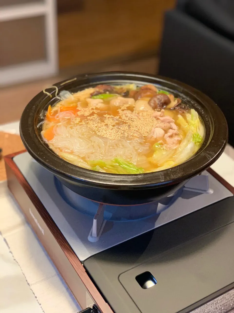 Snapdishの料理写真:鶏肉と豚肉のお鍋|yudai86さん