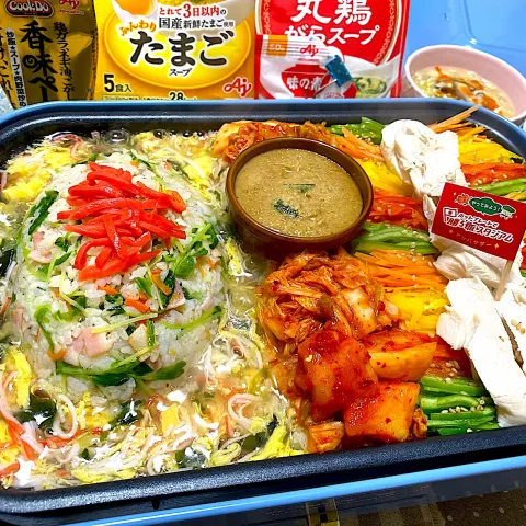 「「Cook Do®香味ペースト®」 １２０g」を使ってみたSnapdishの料理・レシピ写真:ホットプレートで『勝ち飯』スタジアム ⚑゛
❁あんかけ豆苗チャーハン 〜 “ふんわりたまごスープ餡”〜 ✖︎ 棒棒鶏(バンバンジー)
𝕨𝕚𝕥𝕙キムチ
“ふんわりたまごスープ アレンジ𝚅𝚎𝚛𝚜𝚒𝚘𝚗”
❁白菜の酸辣湯風スープ