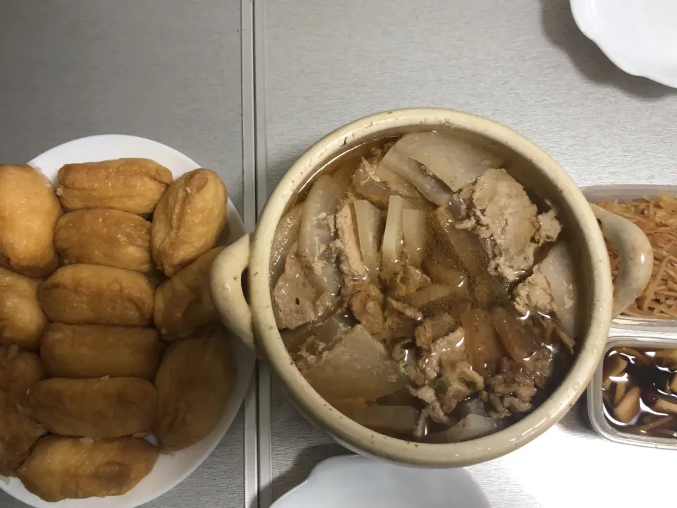 Snapdishの料理写真:大根と豚肉の挟み鍋といなり寿司|akesanさん