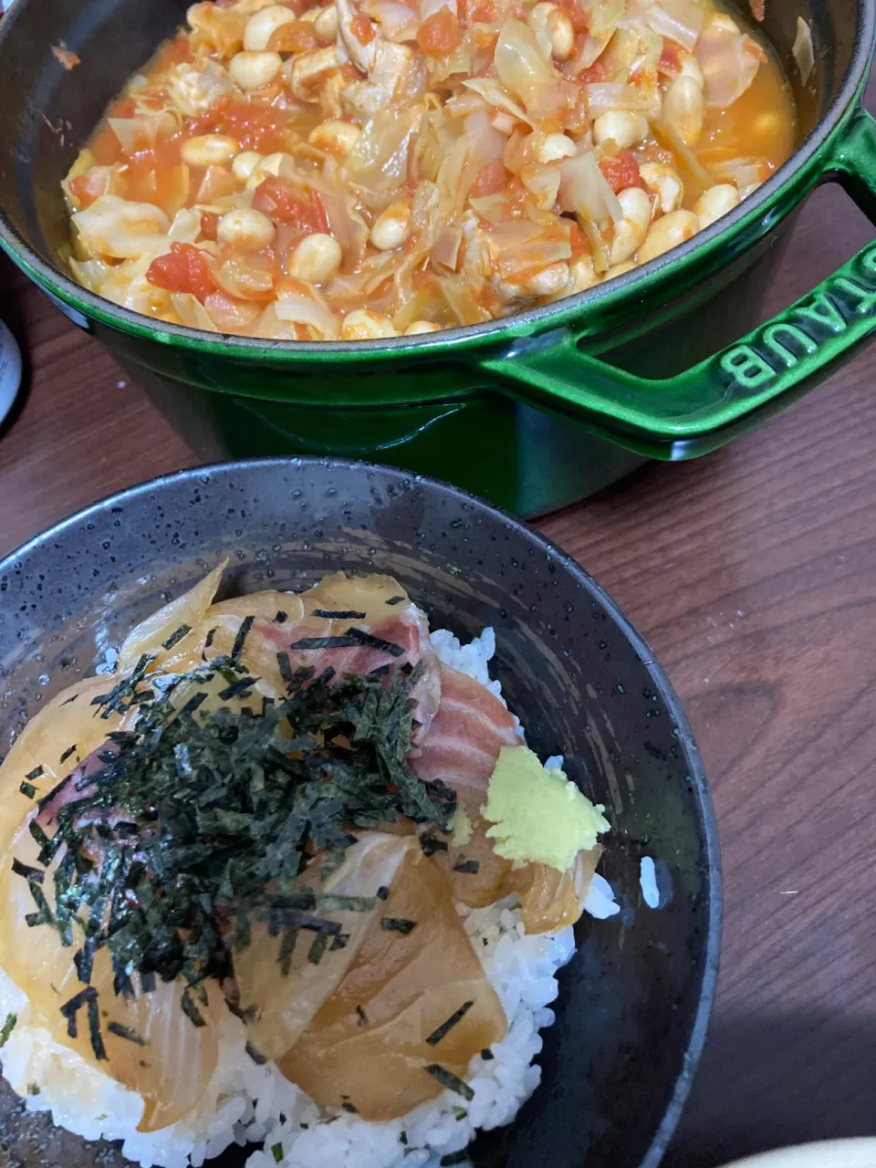 1月25日晩ご飯。鯛の漬け丼とチキンビーンズ。|あやさん