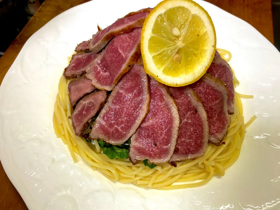 Snapdishの料理写真:おうちで肉フェス　和牛モモたたき|さくたろうさん